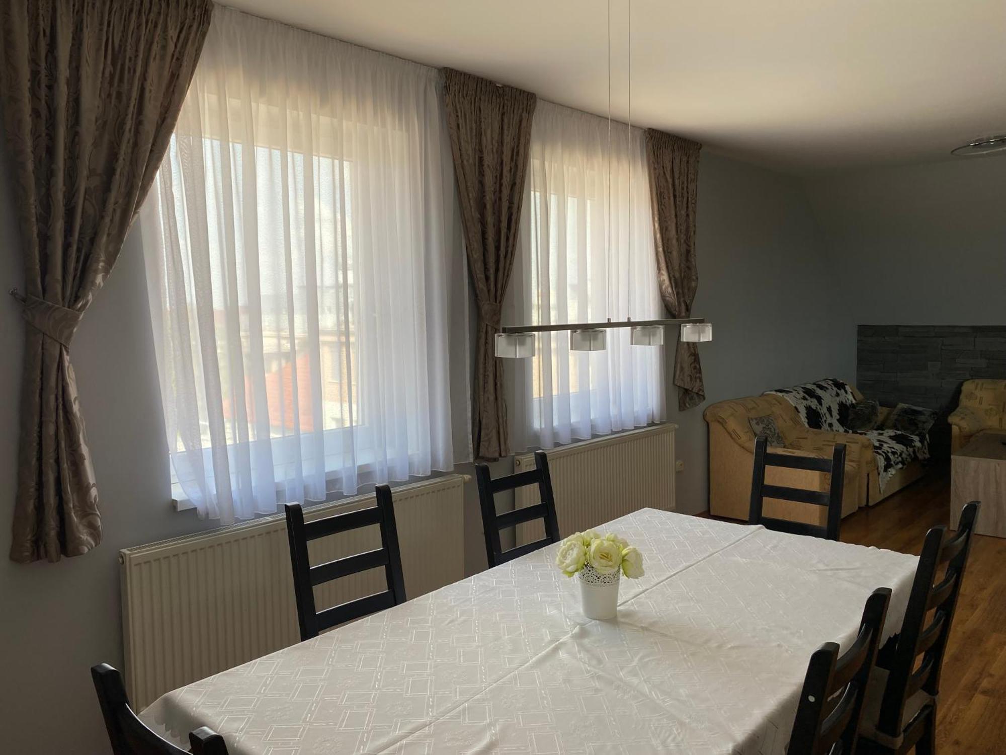 Spacious Apartment In Town Centre โนเว ซามคี ภายนอก รูปภาพ