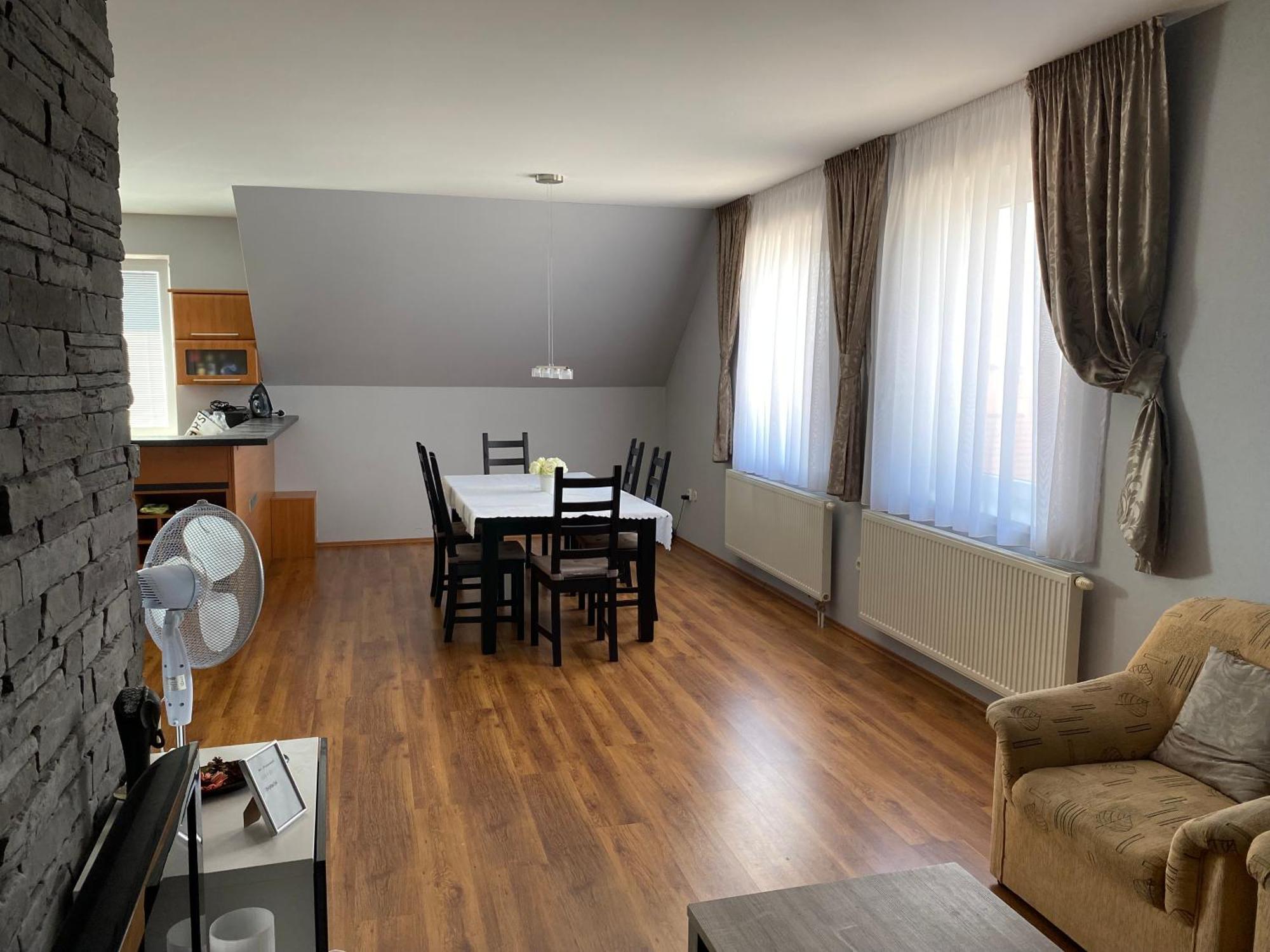 Spacious Apartment In Town Centre โนเว ซามคี ภายนอก รูปภาพ