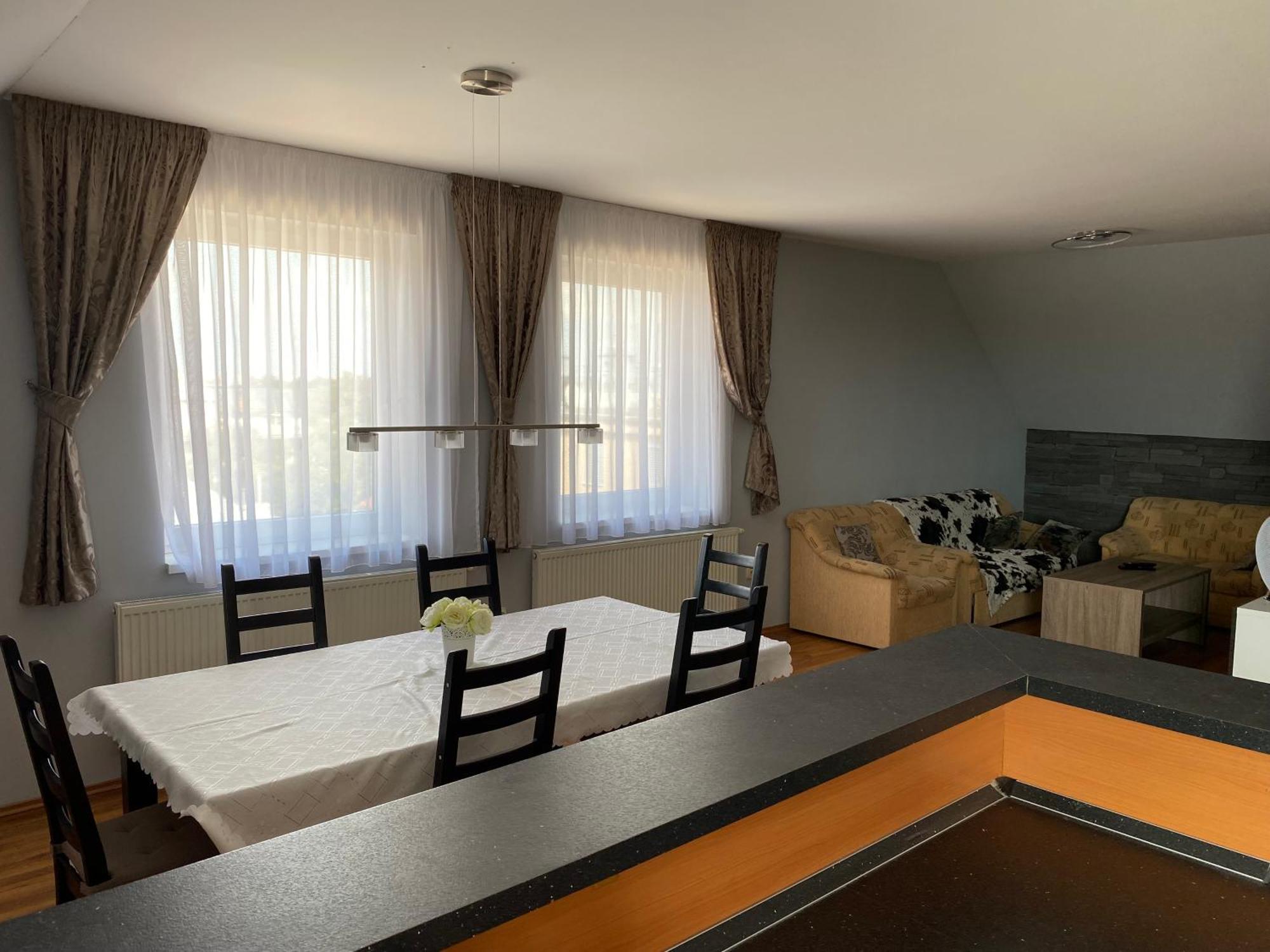 Spacious Apartment In Town Centre โนเว ซามคี ภายนอก รูปภาพ