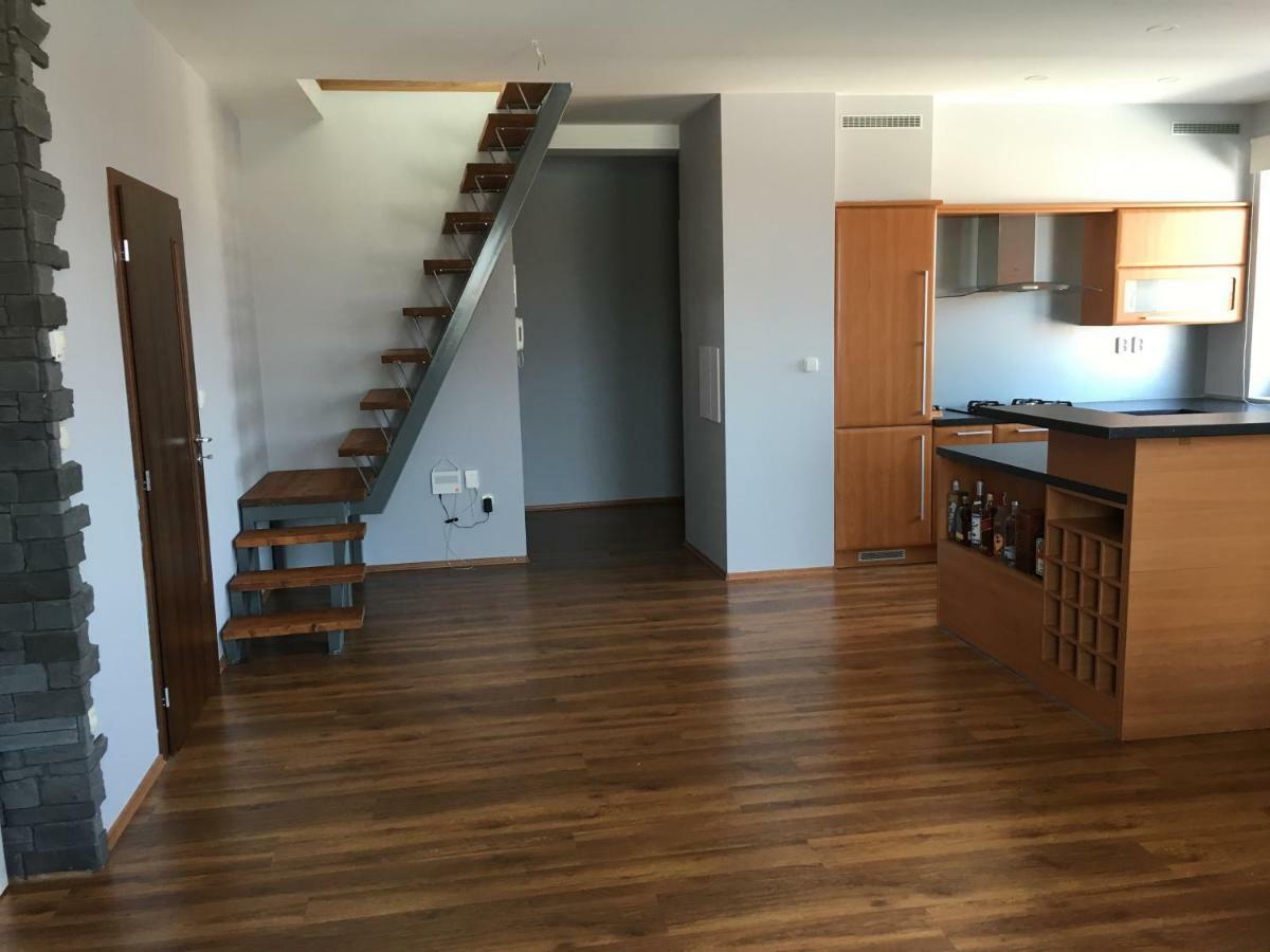 Spacious Apartment In Town Centre โนเว ซามคี ภายนอก รูปภาพ