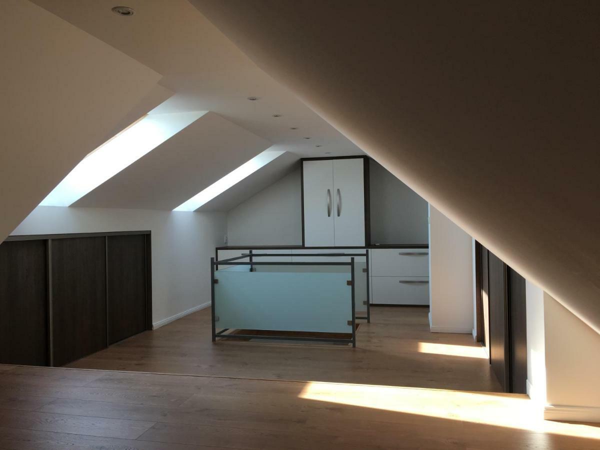 Spacious Apartment In Town Centre โนเว ซามคี ภายนอก รูปภาพ