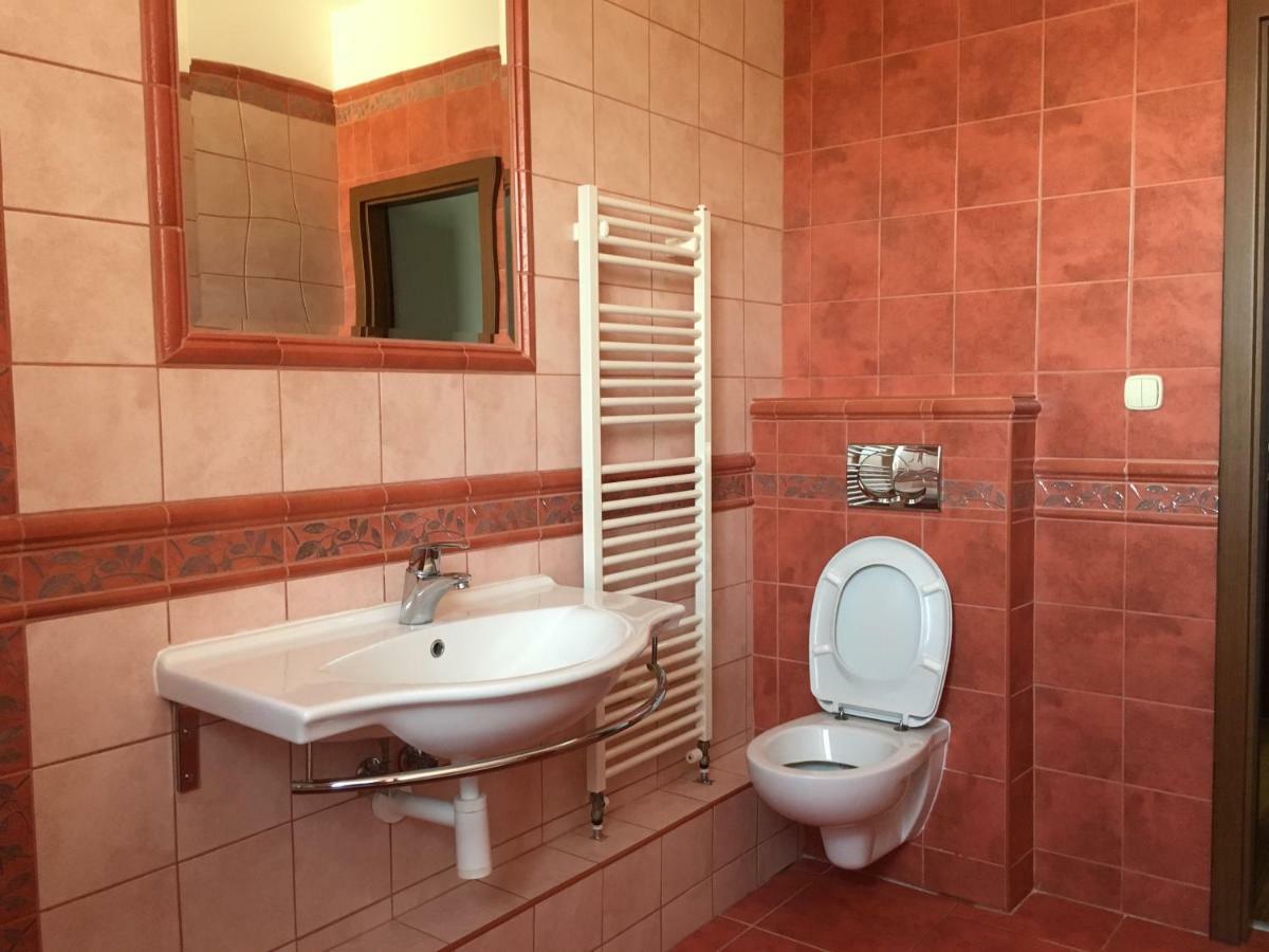 Spacious Apartment In Town Centre โนเว ซามคี ภายนอก รูปภาพ