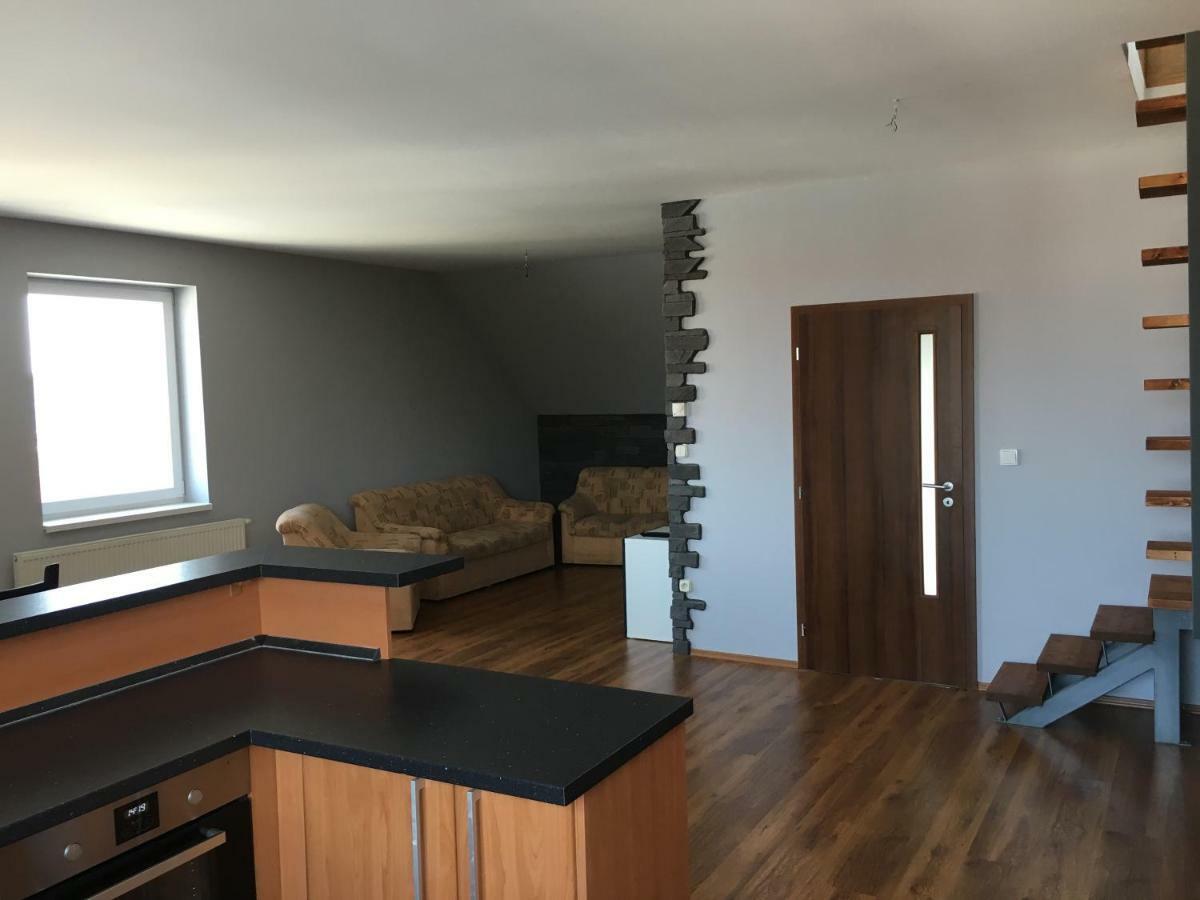 Spacious Apartment In Town Centre โนเว ซามคี ภายนอก รูปภาพ